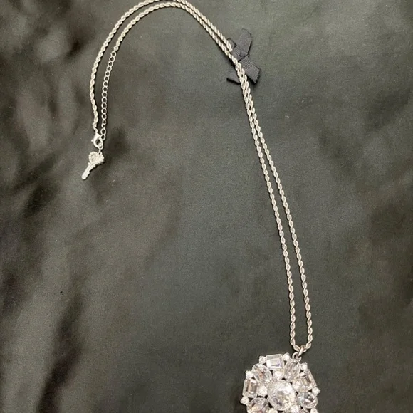 New, Without Tags, Betsy Johnson Long Neclace with Large Chrystal Pendant. - Picture 6 of 16